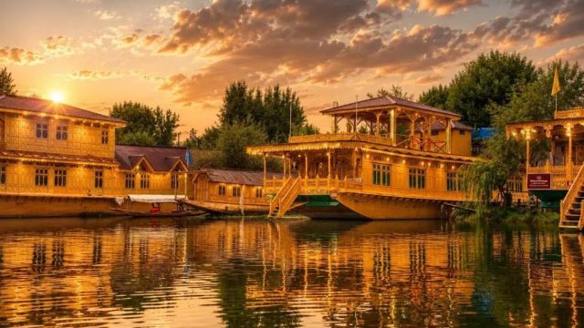 kashmir-houseboat-tour-package